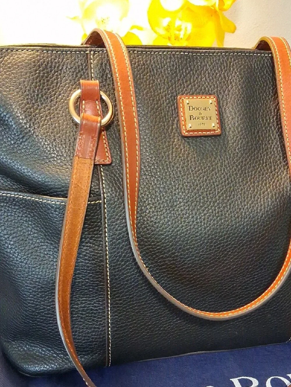 Dooney & Bourke absolutely gorgeous